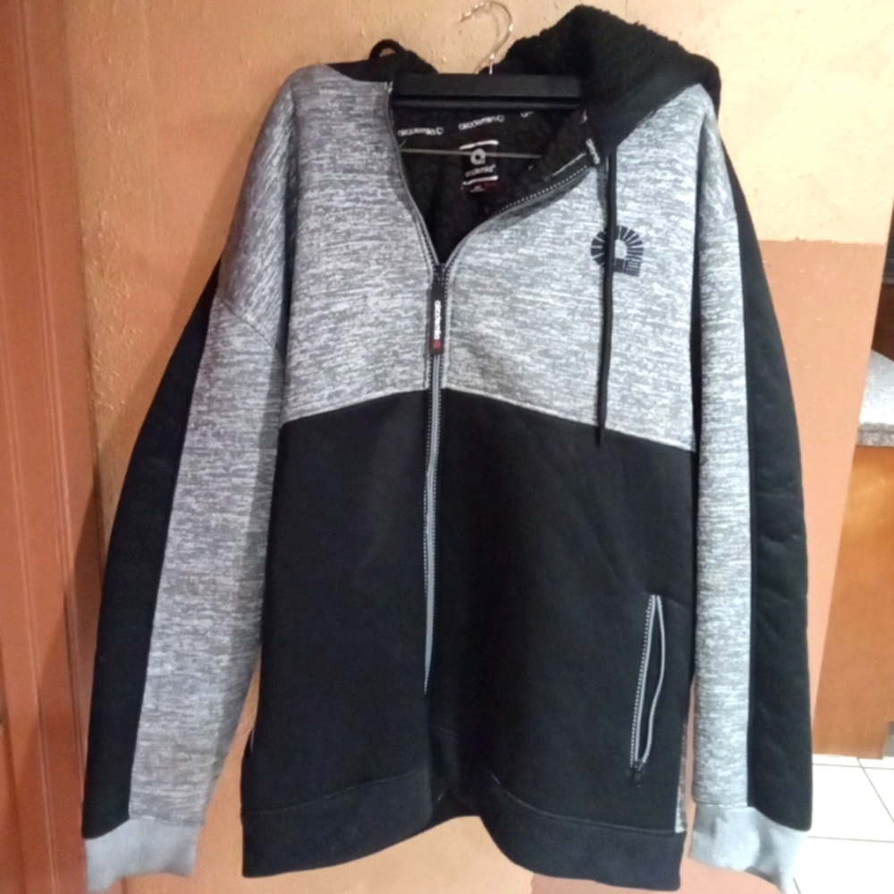 Sweat shirt fleece inside black and grey Akademiks size 4XL.